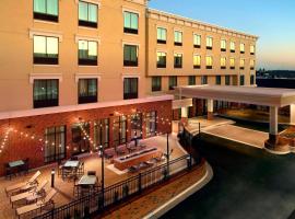 Courtyard by Marriott LaGrange，位于拉格兰奇的酒店