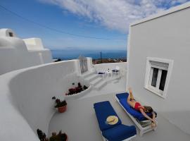 White Swallow Suite Santorini，位于Vourvoulos的酒店