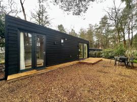 Ultiem ontspannen in compleet ingericht tiny house in bosrijke omgeving，位于宁斯佩特的酒店