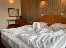 Family hotel Deykin