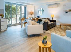 Salt 7 Spacious Luxury in Sorrento walk to the beach，位于索伦托的酒店