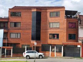 Departamento en Cuenca, 3 Habitaciones y parqueo gratis，位于昆卡的酒店