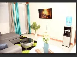 Jiji Homes 1 Bedroom house with Wi-Fi king size bed. Free parking
