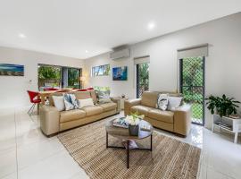 Casa Mia Retreat Luxury Family Home on Buderim，位于布德林姆澳洲世界附近的酒店