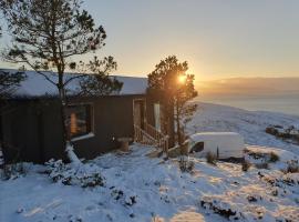 Stunning 1-Bed tiny home in Isle of Skye，位于Elgol的小屋