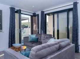 6 Putsborough - Luxury Apartment at Byron Woolacombe, only 4 minute walk to Woolacombe Beach!，位于伍拉科姆的公寓