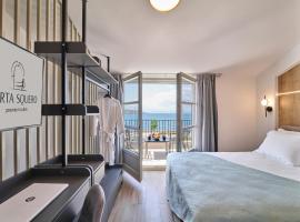 PORTA SQUERO Premium Suites，位于罗希姆诺的海滩酒店