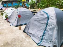 Yumasham Camping，位于大吉岭的豪华帐篷营地