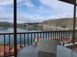 DeLuxe View Kastoria - city center apartment