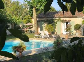 Gîte 2-4 couchages situé dans un magnifique jardin，位于Saint-Vivien的酒店