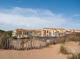 Appartement, vue sur mer, accés direct plage, piscine，位于维亚斯的酒店