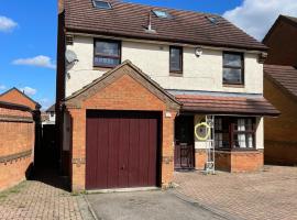 Spacious 10 bed house in Leicester，位于莱斯特的酒店
