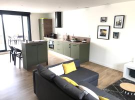 Agréable maison de village avec garage & terrasse，位于Lespignan的酒店