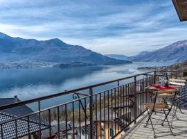 Incantevole Terrazza sul Lago di Como，位于杰拉拉廖的带停车场的酒店