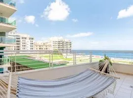 Luxury Shared Apt w sea view & sunrise in Sliema