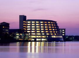 片山津温泉日式旅馆（APA度假酒店），位于加贺的酒店