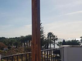 Junto a la playa y vistas espectaculares，位于洛斯阿尔卡萨雷斯的酒店