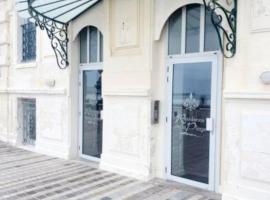 Remblai des Sables d'Olonne - 2 chambres - parking et piscine，位于莱萨布勒-多洛讷的酒店