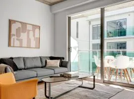 Downtown 1BR w Pool Gym WD nr Staples Center LAX-553