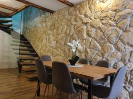 NEW VILLA IN OLD CENTER - Pag，位于帕格的酒店