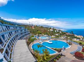 Coral La Quinta Park Suites，位于圣乌尔苏拉的酒店
