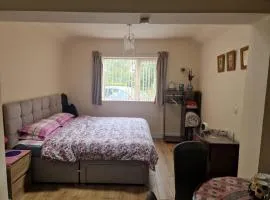 Beautiful 1-Bed studio Lickey Hills Birmingham