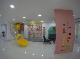 CoCo Fun House Kemaman with Pool and Bathtub