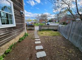 Marblehead Oasis townhouse，位于马布尔黑德的度假屋