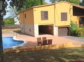 Casa independiente , piscina, naturaleza y relax，位于Vilanna的度假屋