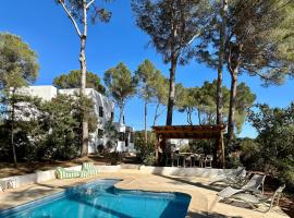 Spacious & Luxury villa in centre Ibiza，位于圣塔格鲁迪斯的豪华酒店