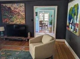 Art Lover's Retreat - Stunning 2br