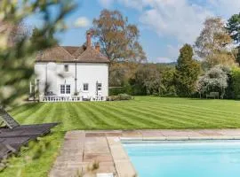 Burleigh House by Bloom Stays