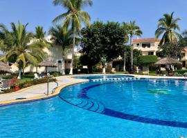 Villa Flamingo Golf Ixtapa，位于伊斯塔帕的酒店