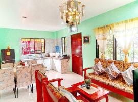 Family Friendly Entire House 4 minutes to Beach，位于Liloan的酒店