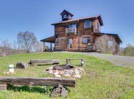 Rustic Marshall Getaway Mountain View and Fire Pit!，位于Marshall的酒店