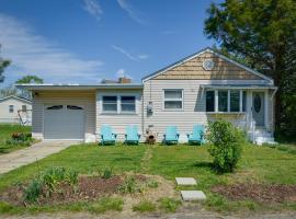 New Jersey Cottage with Grill - Short Walk to Beach!，位于Del Haven的酒店