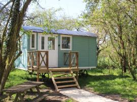The Woodpecker shepherd hut，位于Elmswell的度假短租房