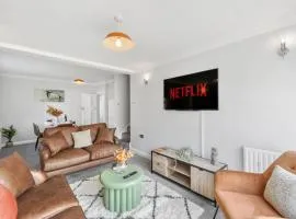Grab a Deal Today! Massive Home For Contractors & Parking for 4