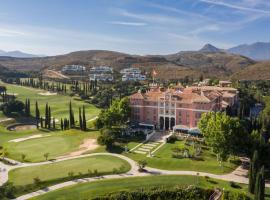 Anantara Villa Padierna Palace Benahavís Marbella Resort - A Leading Hotel of the World，位于埃斯特波纳的带泳池的酒店