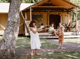 Glamping Lauwersmeer，位于Vierhuizen的豪华帐篷