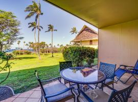 Maunaloa Vacation Rental Studio - Walk to Beach!，位于蒙内罗亚的公寓