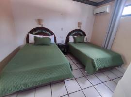 Hotel Rath，位于阿尔博托·阿库尼亚·昂盖国际机场 - CPE附近的酒店