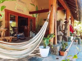 Jungle Hostel & Private Rooms，位于圣卡塔利娜岛的酒店