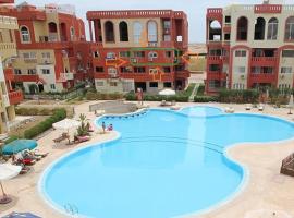 2 Bedroom Apartment with pool view，位于沙姆沙伊赫Porto Sharm度假村附近的酒店