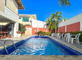 Casa com piscina e churrasq em Lauro de Freitas BA，位于劳鲁-迪弗雷塔斯的酒店