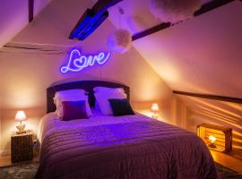 Pour Toi et Moi - Loveroom，位于Saint-Martin-des-Bois的酒店