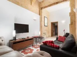 Traditional & Modern Maltese Townhouse - Rooftop Terrace and Sea Views, close to Birgu Waterfront
