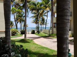 1st Level Unit Steps to Beach- Cold Air Conditioner at Poza del Mar Luquillo，位于卢基约的酒店