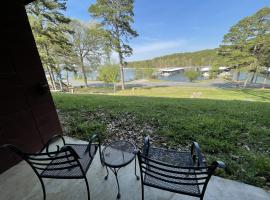 Mountain Harbor Queen Guest Room on Lake Ouachita，位于Mount Ida的酒店