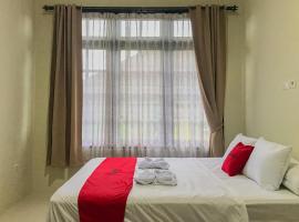 RedDoorz Syariah near Stasiun Madiun 2，位于茉莉芬的酒店